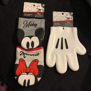 Disney Mickey and Minnie Oven Mitts
